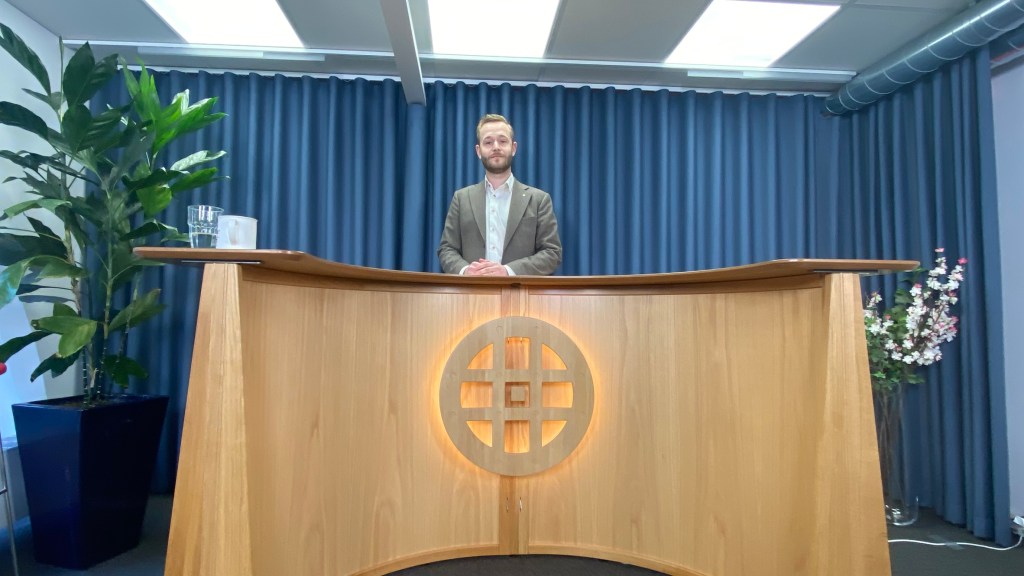 Tre frågor till en&nbsp;politiker